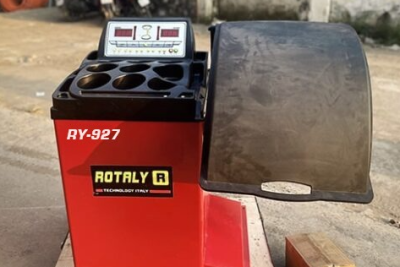 Máy cân bằng lốp xe con, màn hình LCD, có lazer(hãng Rotaly) RY-927